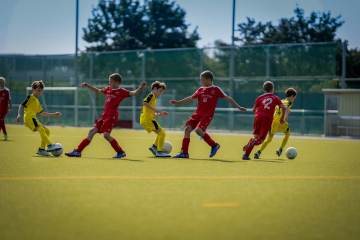英超最年轻进球者盘点⚽，阿森纳3名球员上榜（配图示意）